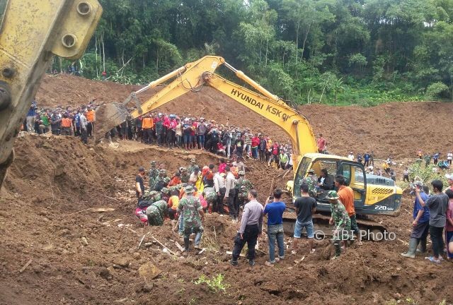 Detik-detik Mencekam bagi Warga Saat Longsor Terjang Ponorogo