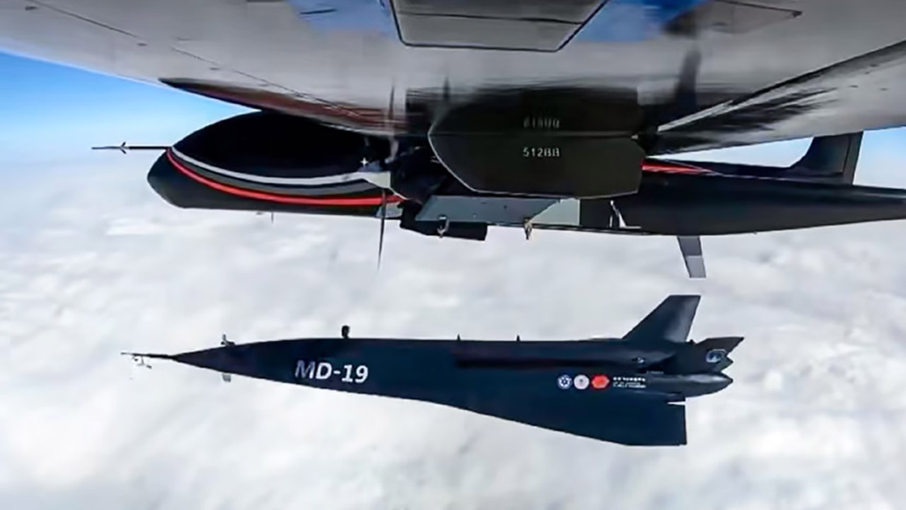 Tiongkok Uji Test Penerbangan Hypersonic Drone