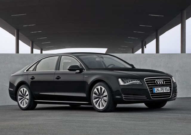 SEDAN MEWAH PILIHAN TOP EKSEKUTIF