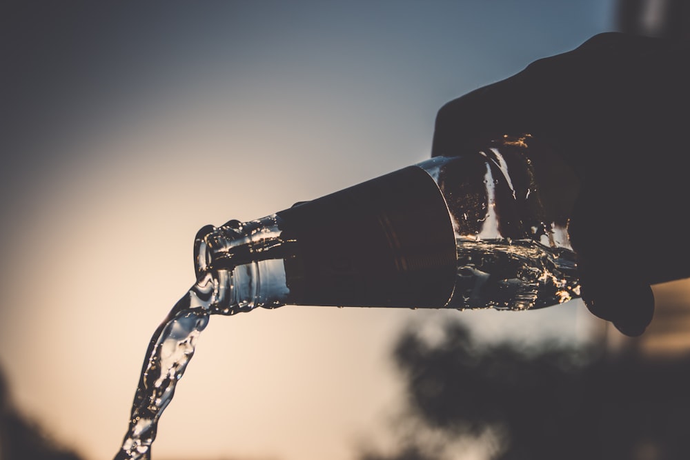 Hati-Hati, 5 Kebiasaan ini bisa Bikin Botol Minum Agan Penuh Bakteri