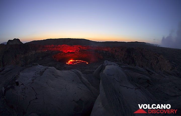 5 Danau Lava Paling Eksotis Didunia Yang Sangat Langka Ditemukan