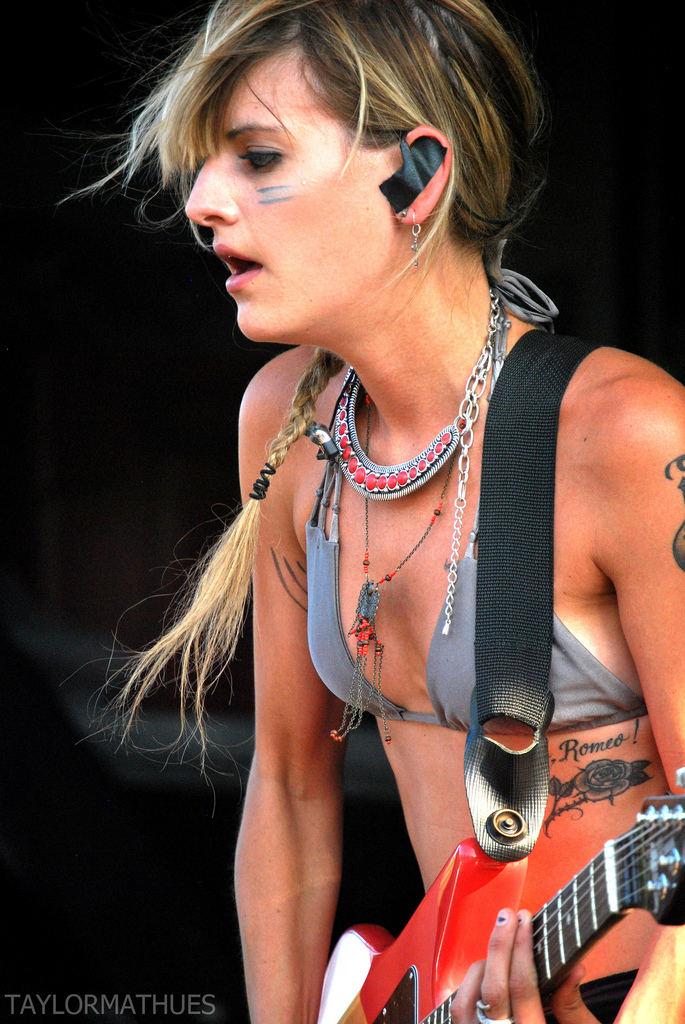 8 pacar Rockstar yang super Cantik (HOT)