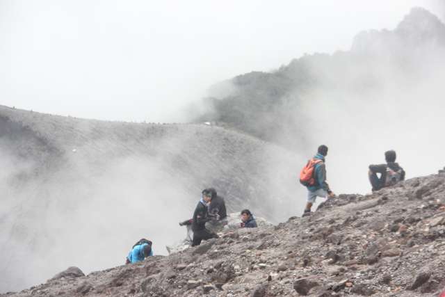FOTO FOTO PENDAKIAN GUNUNG MERAPI