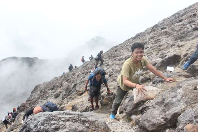 FOTO FOTO PENDAKIAN GUNUNG MERAPI