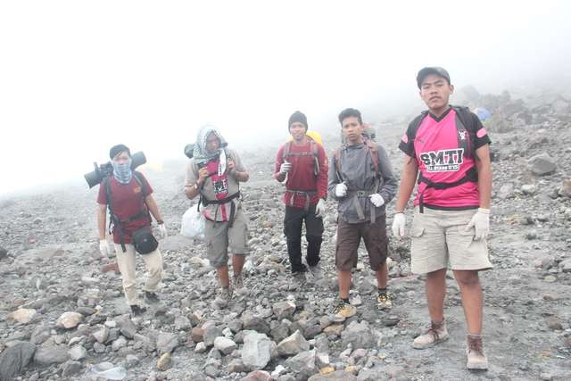 FOTO FOTO PENDAKIAN GUNUNG MERAPI
