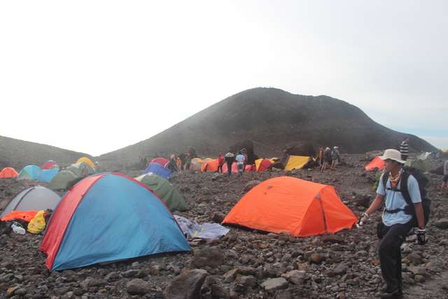 FOTO FOTO PENDAKIAN GUNUNG MERAPI