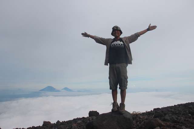 FOTO FOTO PENDAKIAN GUNUNG MERAPI