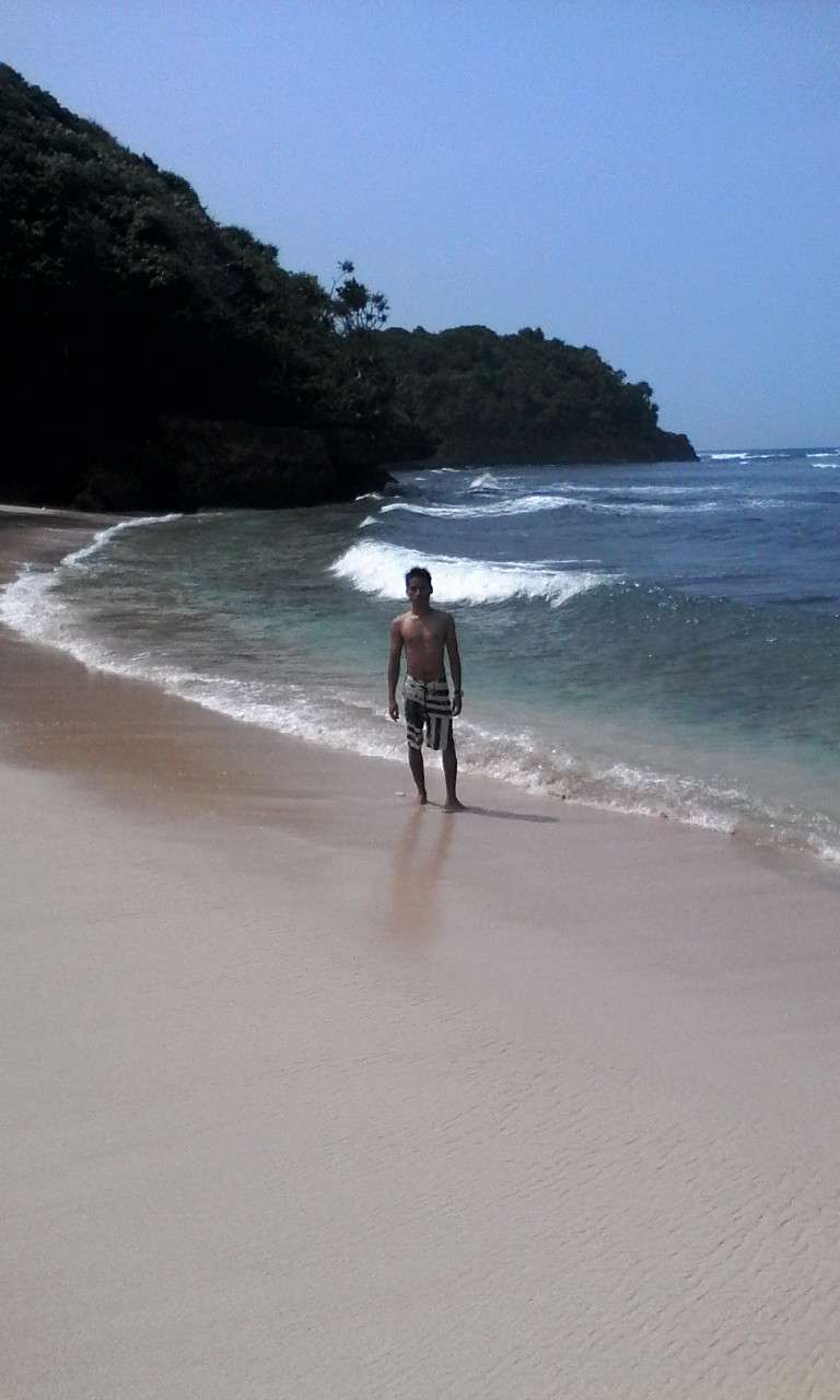 Keindahan Wedenciut, Pantai Tersembunyi di Malang Selatan