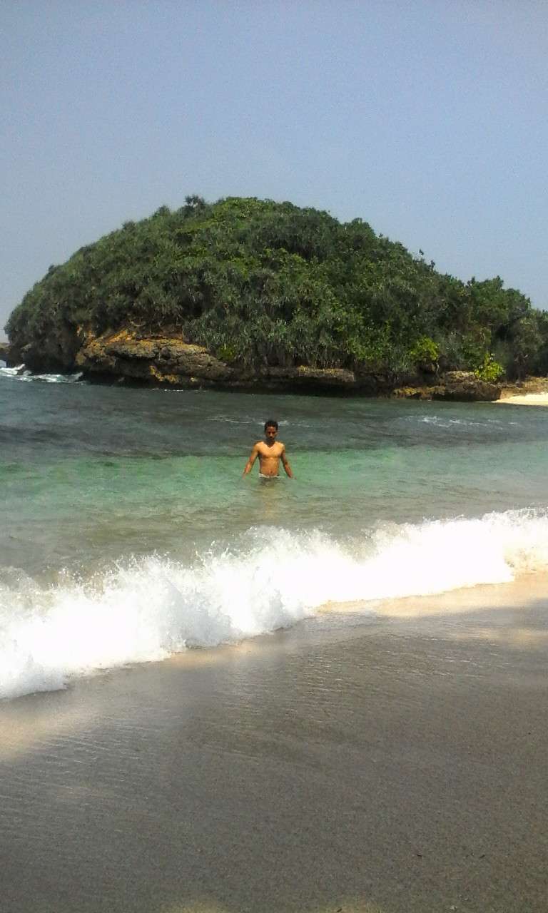 Keindahan Wedenciut, Pantai Tersembunyi di Malang Selatan