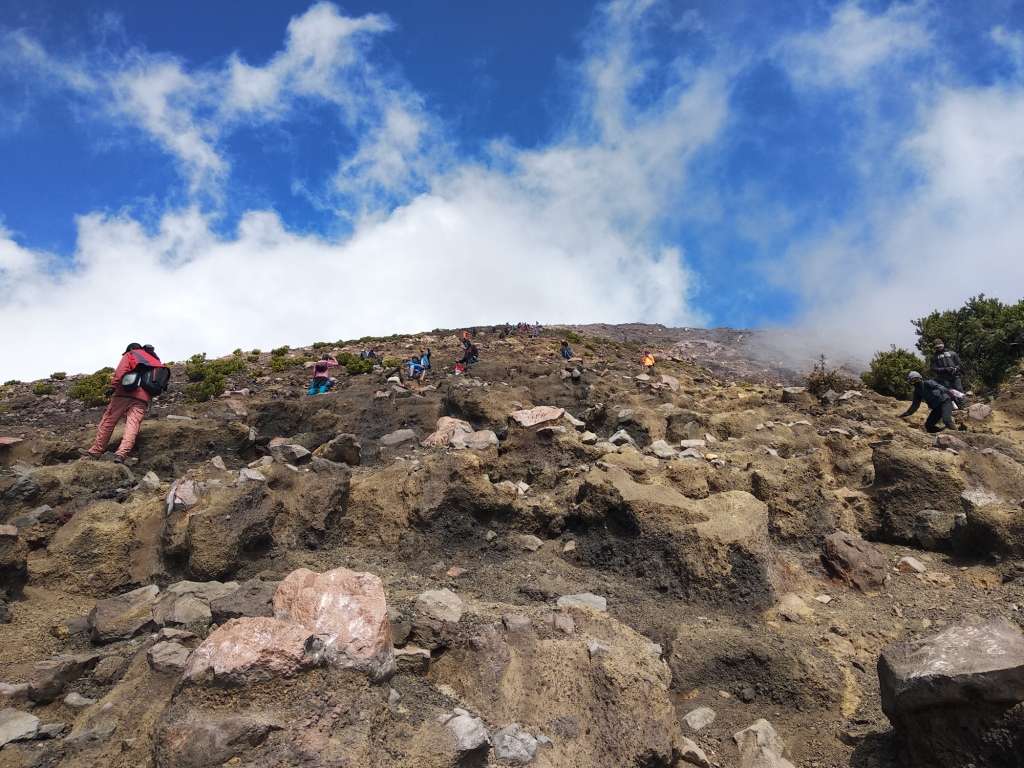 &#91;Catper&#93; Pendaki kantoran menyapa atap Jawa Tengah Slamet 3.248mdpl via Dipajaya