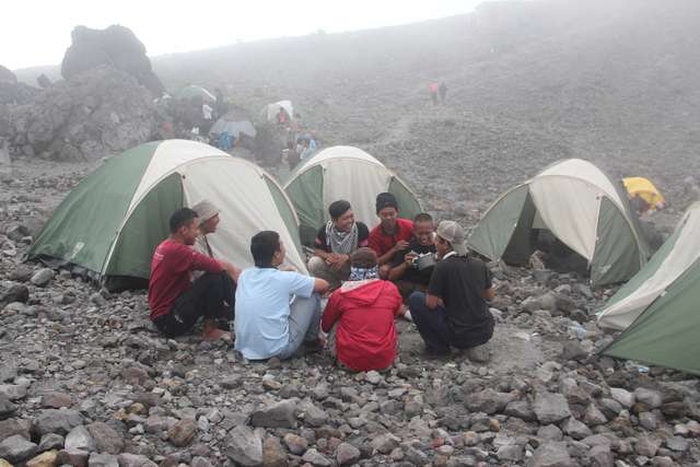 FOTO FOTO PENDAKIAN GUNUNG MERAPI
