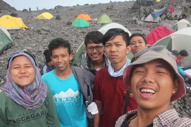 FOTO FOTO PENDAKIAN GUNUNG MERAPI