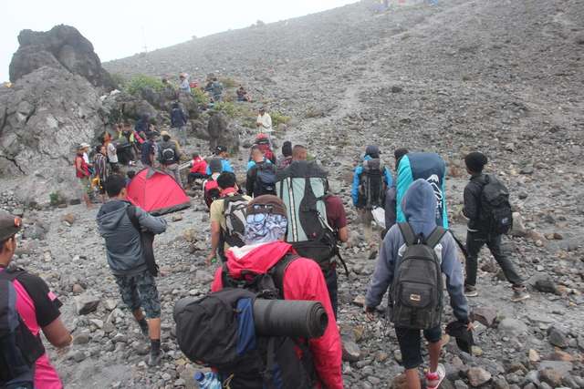 FOTO FOTO PENDAKIAN GUNUNG MERAPI