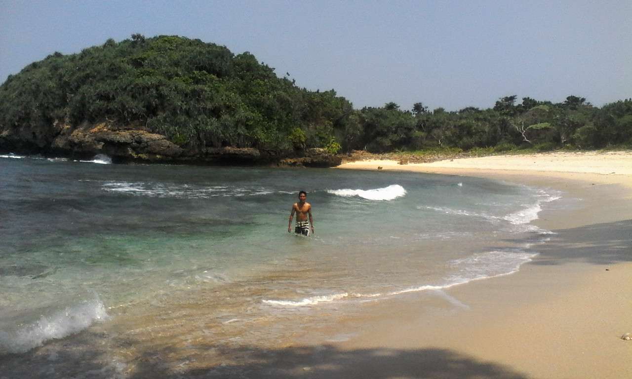 Keindahan Wedenciut, Pantai Tersembunyi di Malang Selatan