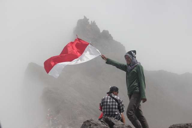 FOTO FOTO PENDAKIAN GUNUNG MERAPI