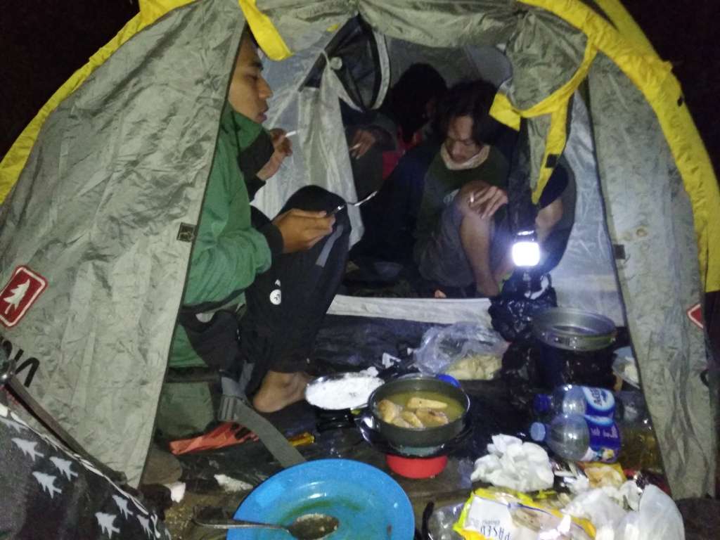 &#91;Catper&#93; Pendaki kantoran menyapa atap Jawa Tengah Slamet 3.248mdpl via Dipajaya