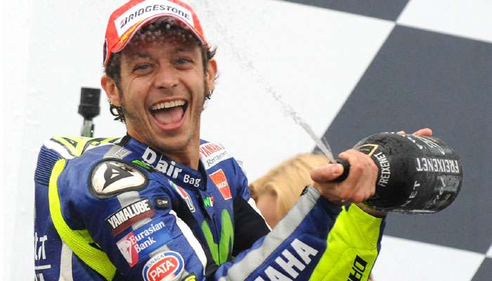 valentino-rossi-itu-hebat-cuman-sebagian-fansnya-aja-rada-bodoh-hammer