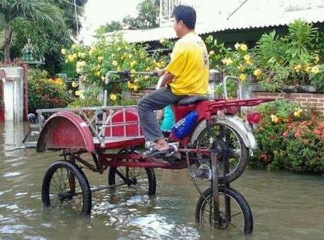 Kendaraan Modif Untuk Menghadapi Banjir Nih Gan