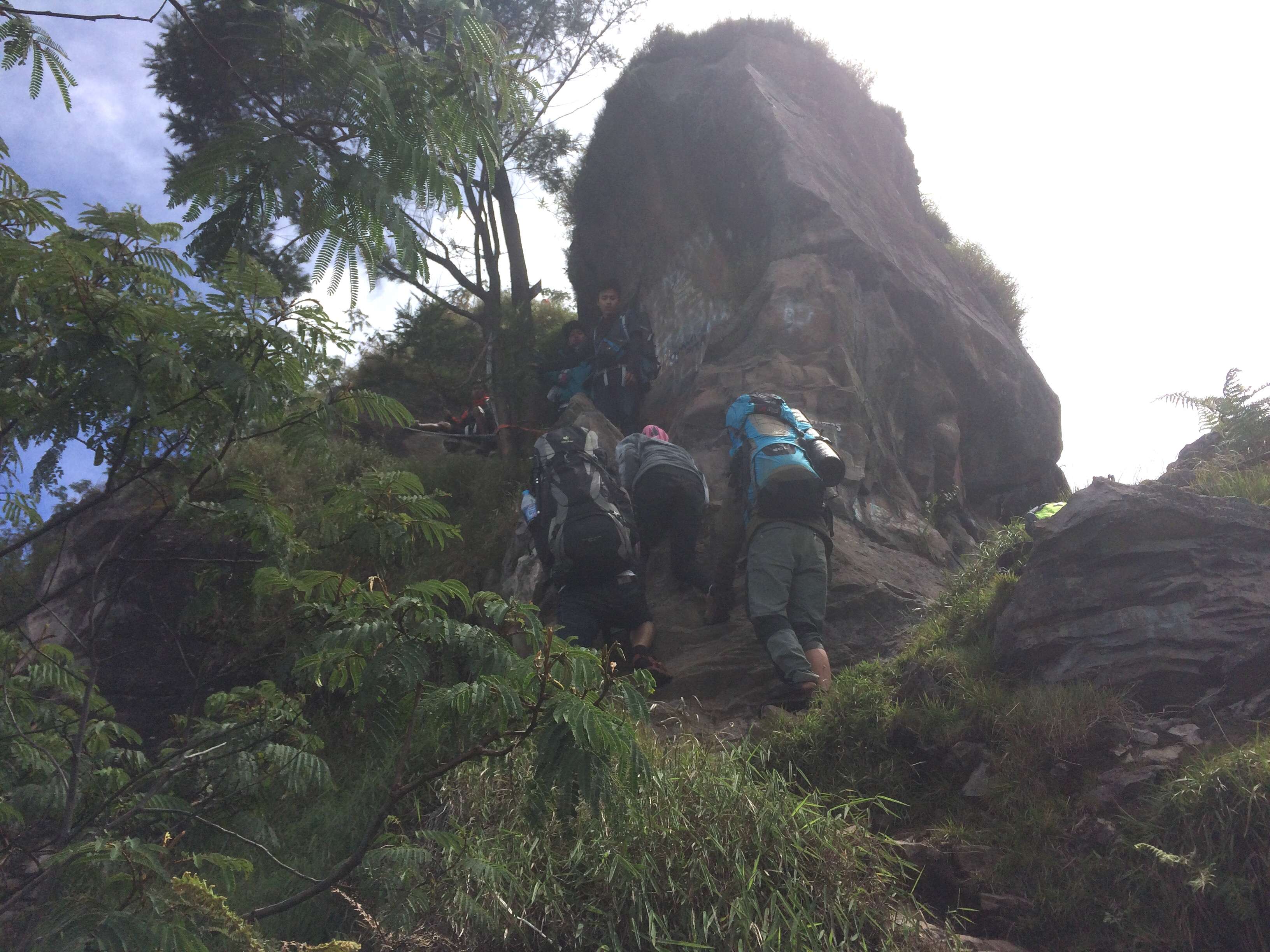 Menggapai puncak rajawali gunung sumbing via banaran 31 maret - 02 april 2017