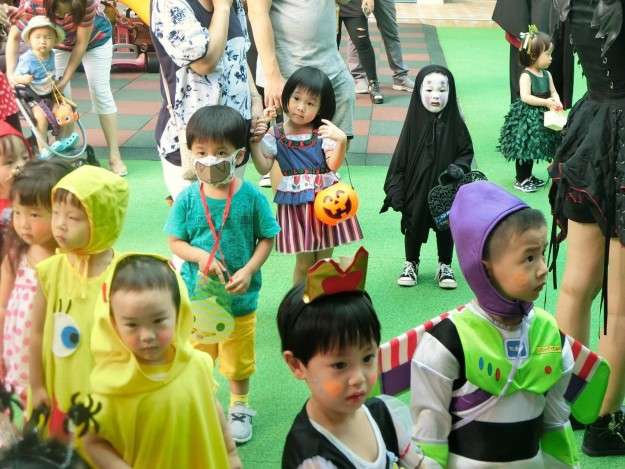 Momo Lu, Bocah Ini Tiba-Tiba Menjadi Viral Karena Kostum Halloweennya!