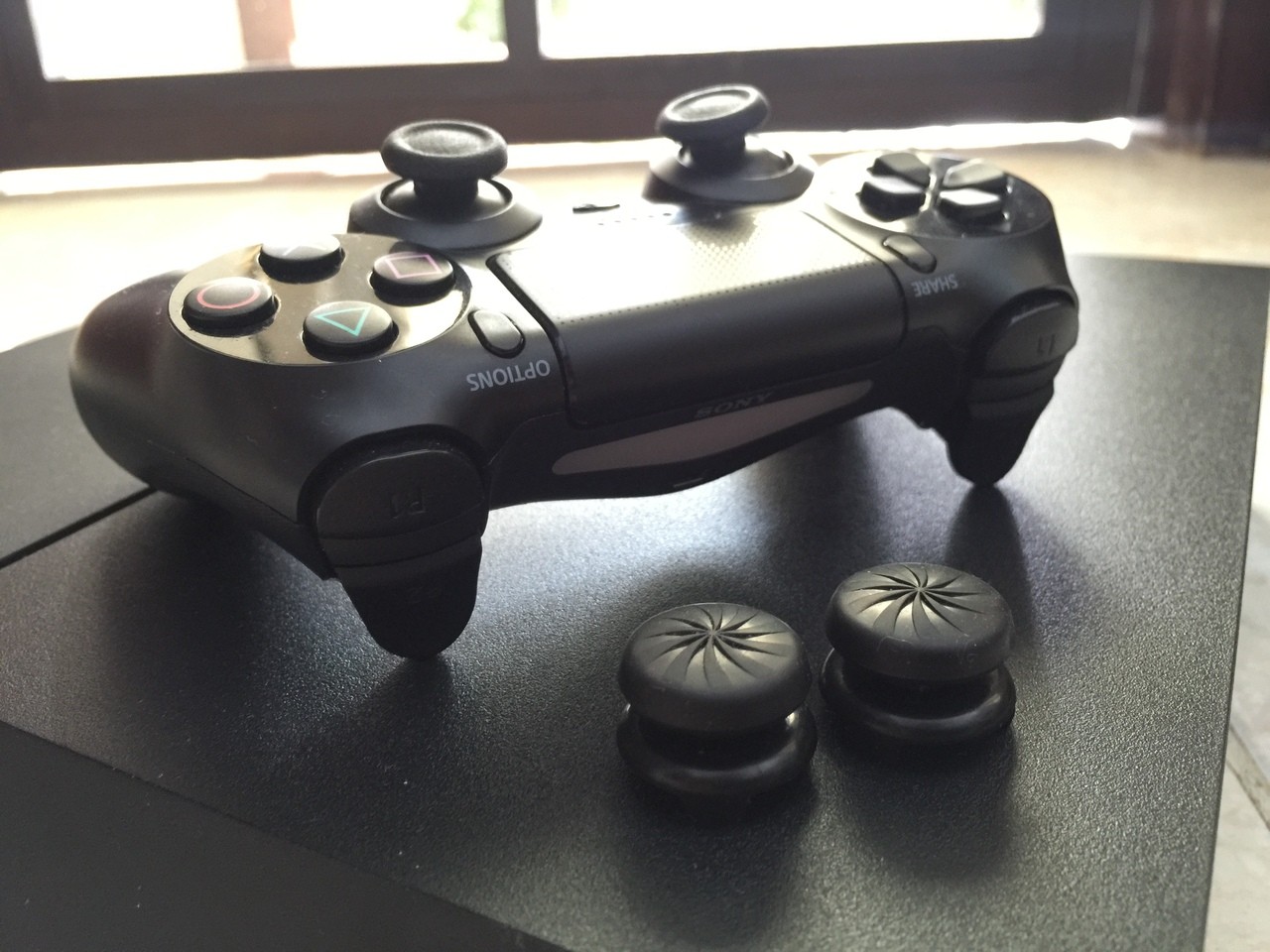 Дуалшок 3 оригинал вид сзади. Поделки видео игр фото. I 4 stuff. Сломанный дуалшок. Dualshock 4 magma red.