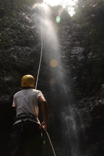 CANYONING! Cara Berbeda Menikmati Air Terjun