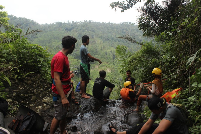 CANYONING! Cara Berbeda Menikmati Air Terjun