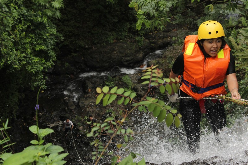 CANYONING! Cara Berbeda Menikmati Air Terjun