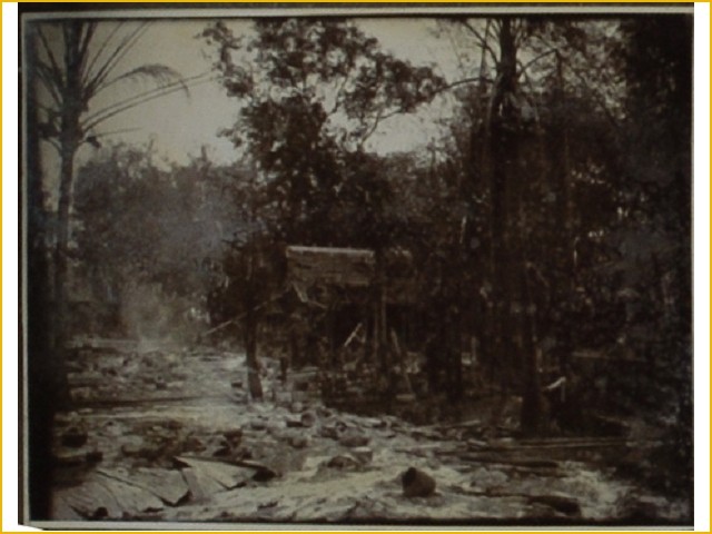 (Full Pic!) Koleksi Foto Letusan Kelud tahun 1901-1919, antara Keindahan dan Bencana.