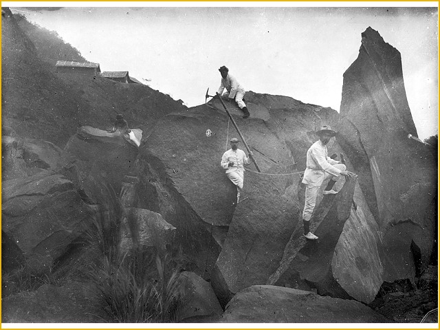 (Full Pic!) Koleksi Foto Letusan Kelud tahun 1901-1919, antara Keindahan dan Bencana.
