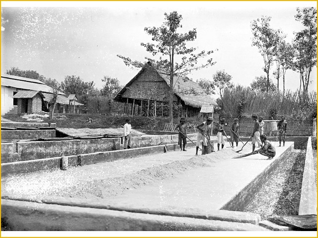 (Full Pic!) Koleksi Foto Letusan Kelud tahun 1901-1919, antara Keindahan dan Bencana.