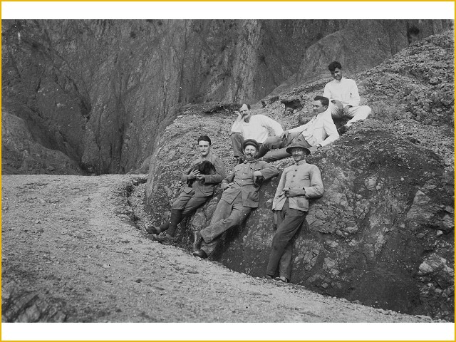 (Full Pic!) Koleksi Foto Letusan Kelud tahun 1901-1919, antara Keindahan dan Bencana.