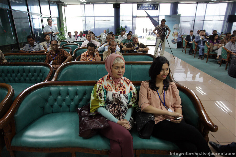 foto-foto-pramugari-sukhoi-superjet-100-yang-jatuh-di-gn-salak