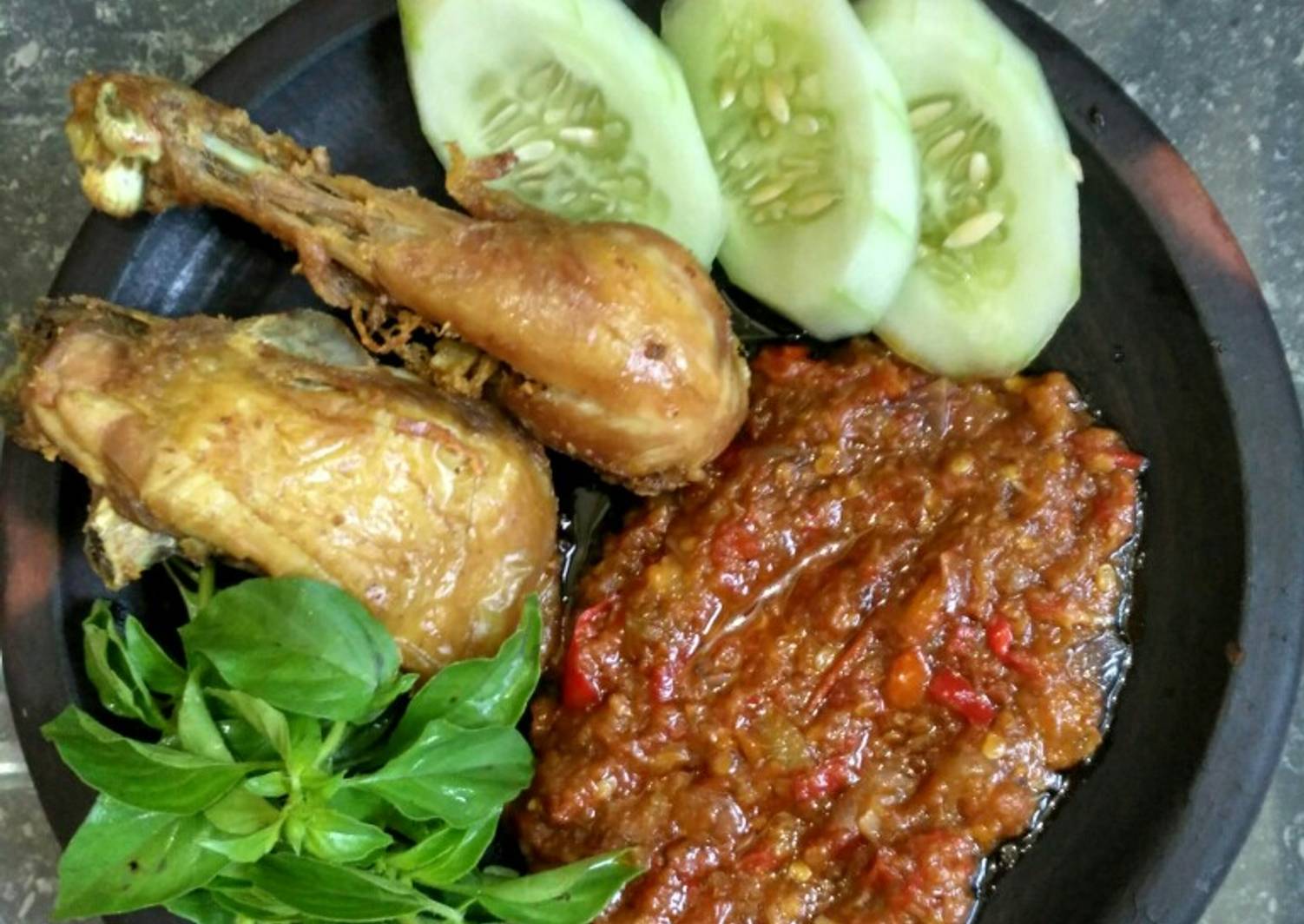 Makan Malam di Tepi Jalan Kota Bandung