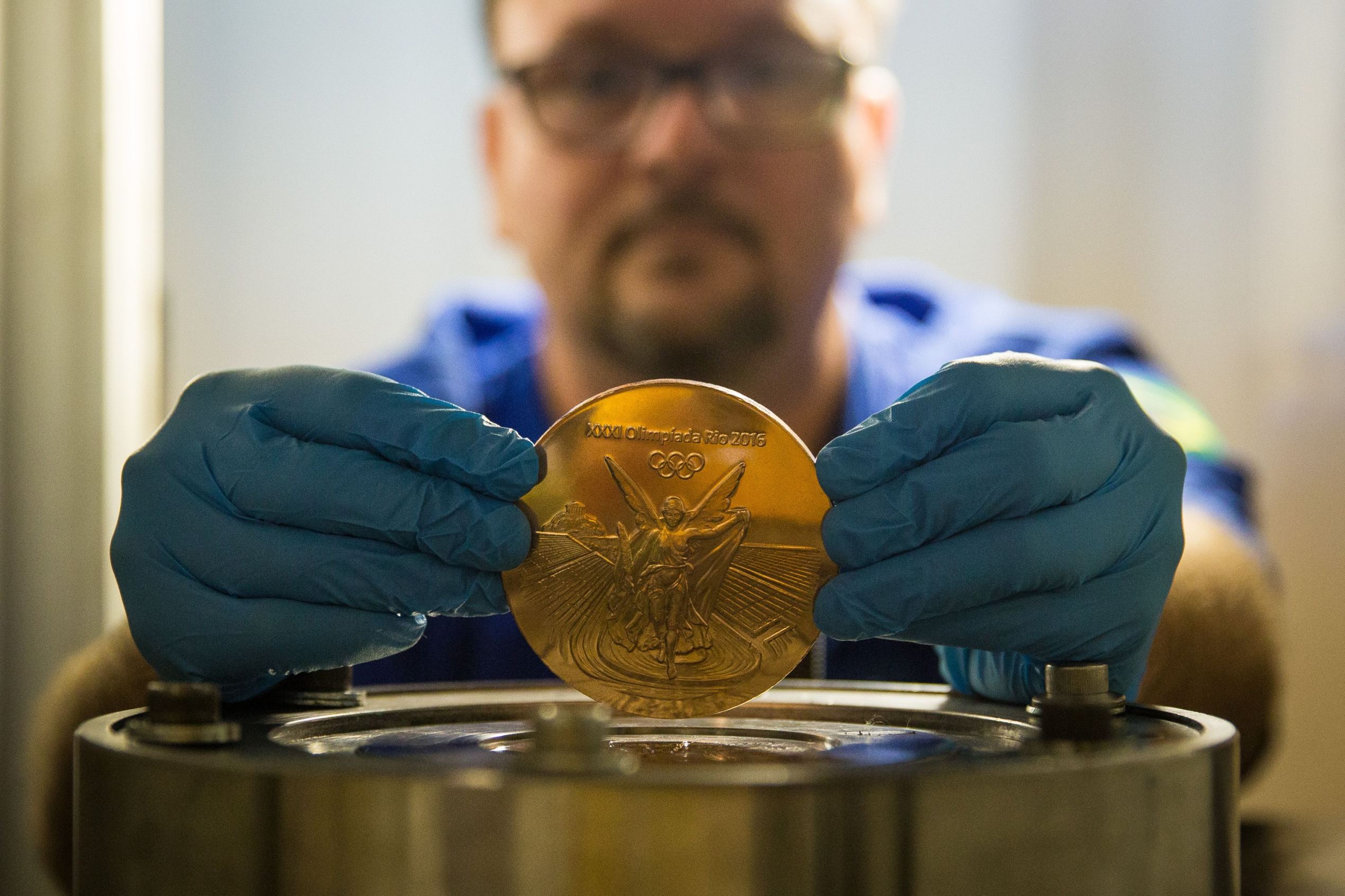 Proses Pembuatan Medali Olimpiade Rio 