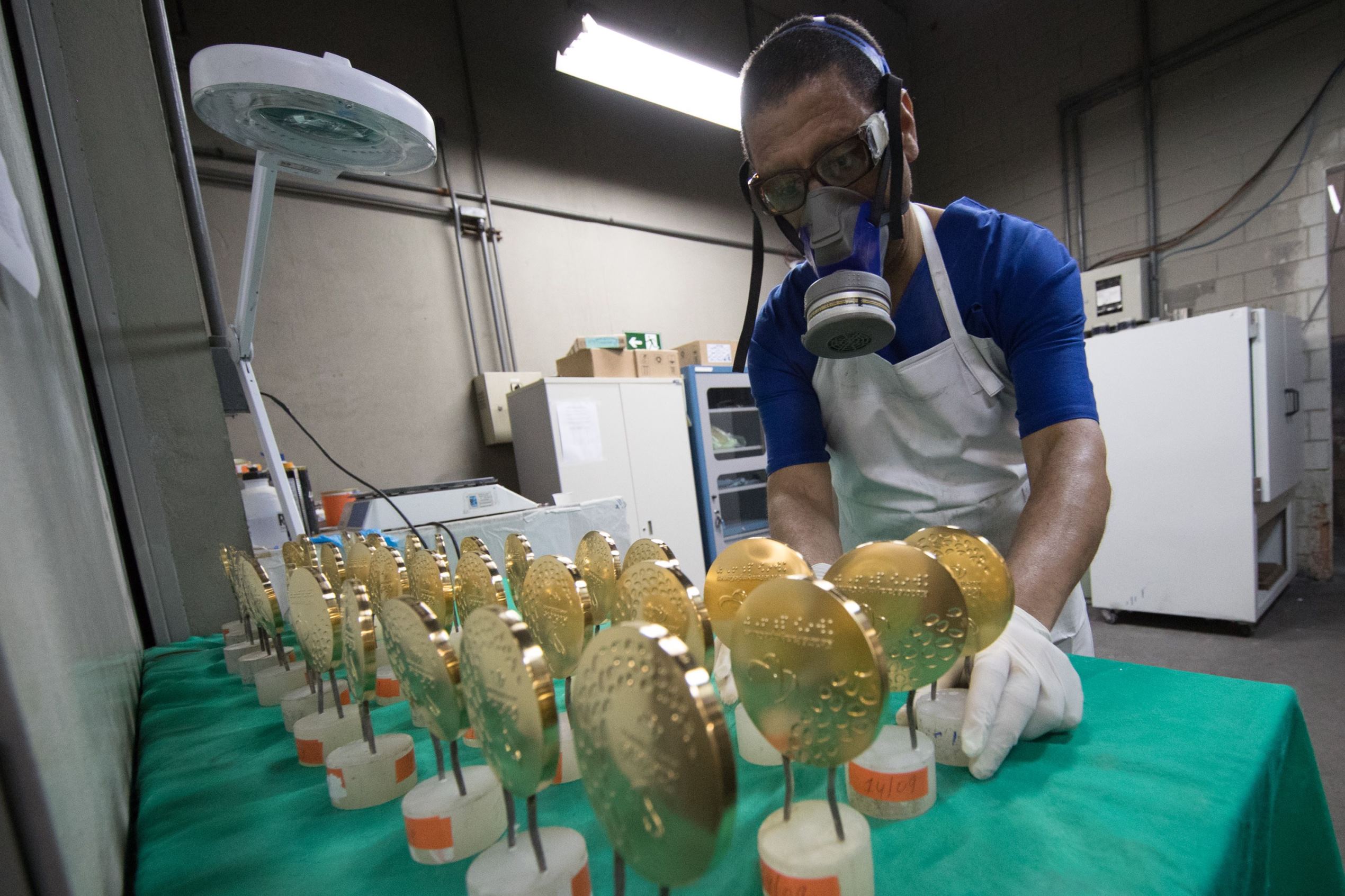 Proses Pembuatan Medali Olimpiade Rio 