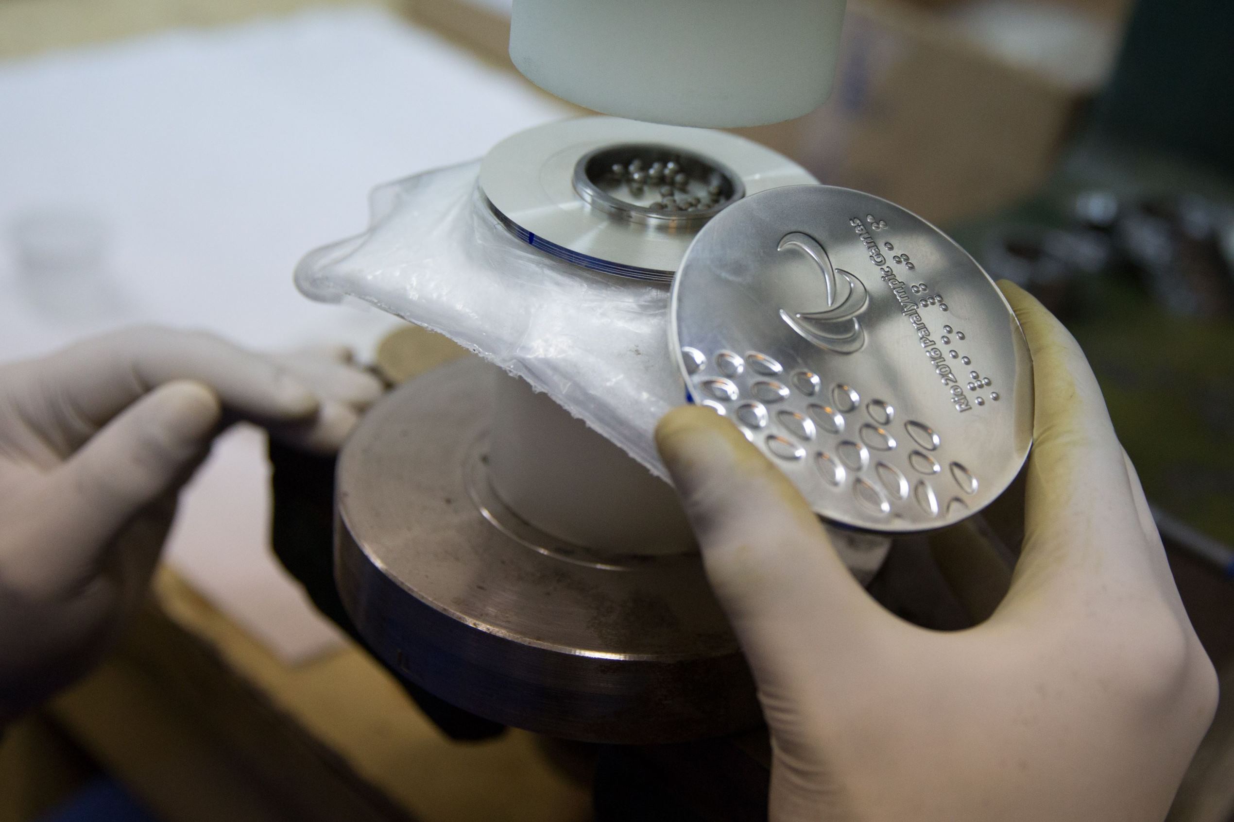 Proses Pembuatan Medali Olimpiade Rio 