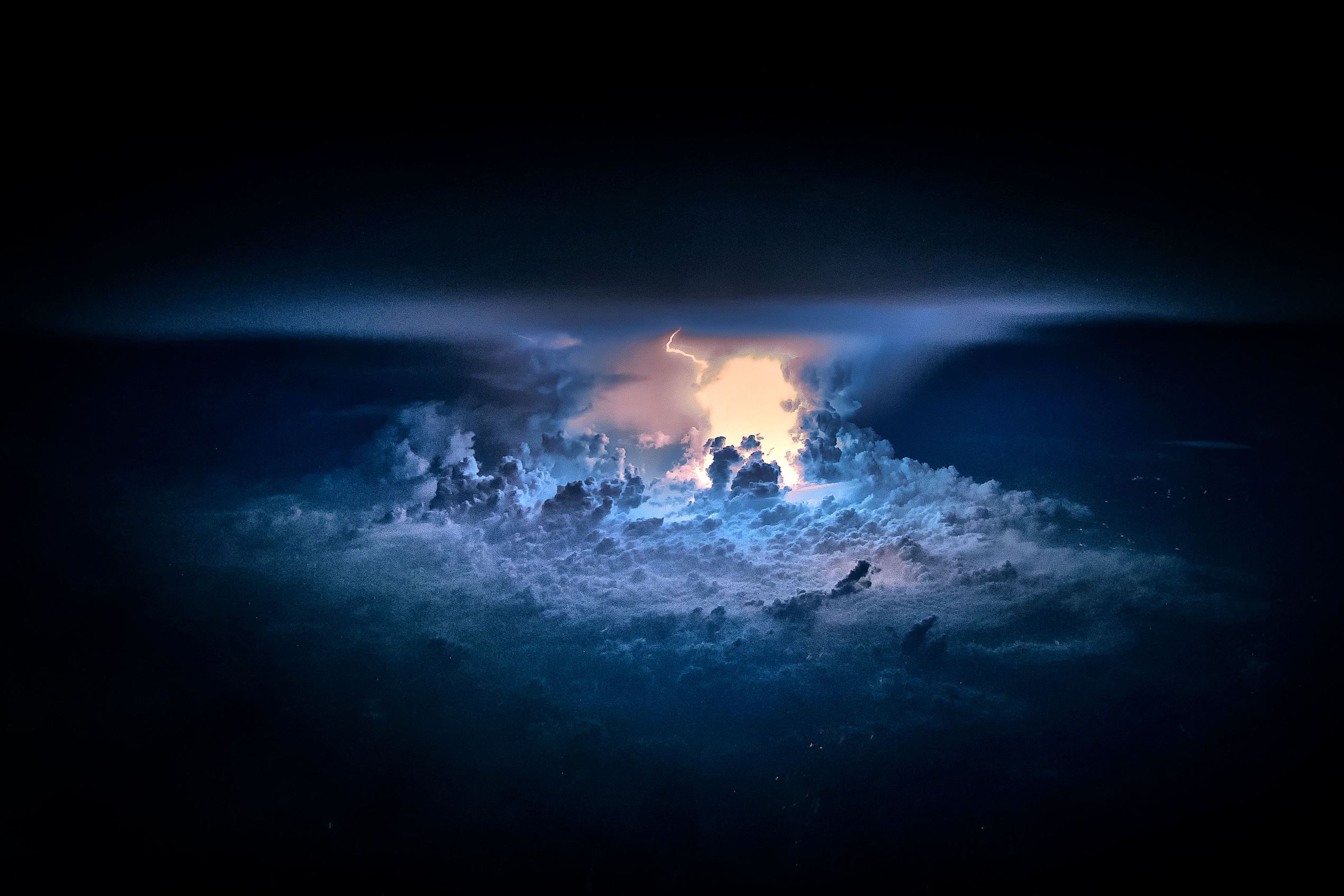 Foto-Foto Menakjubkan dari Balik Kokpit Pesawat