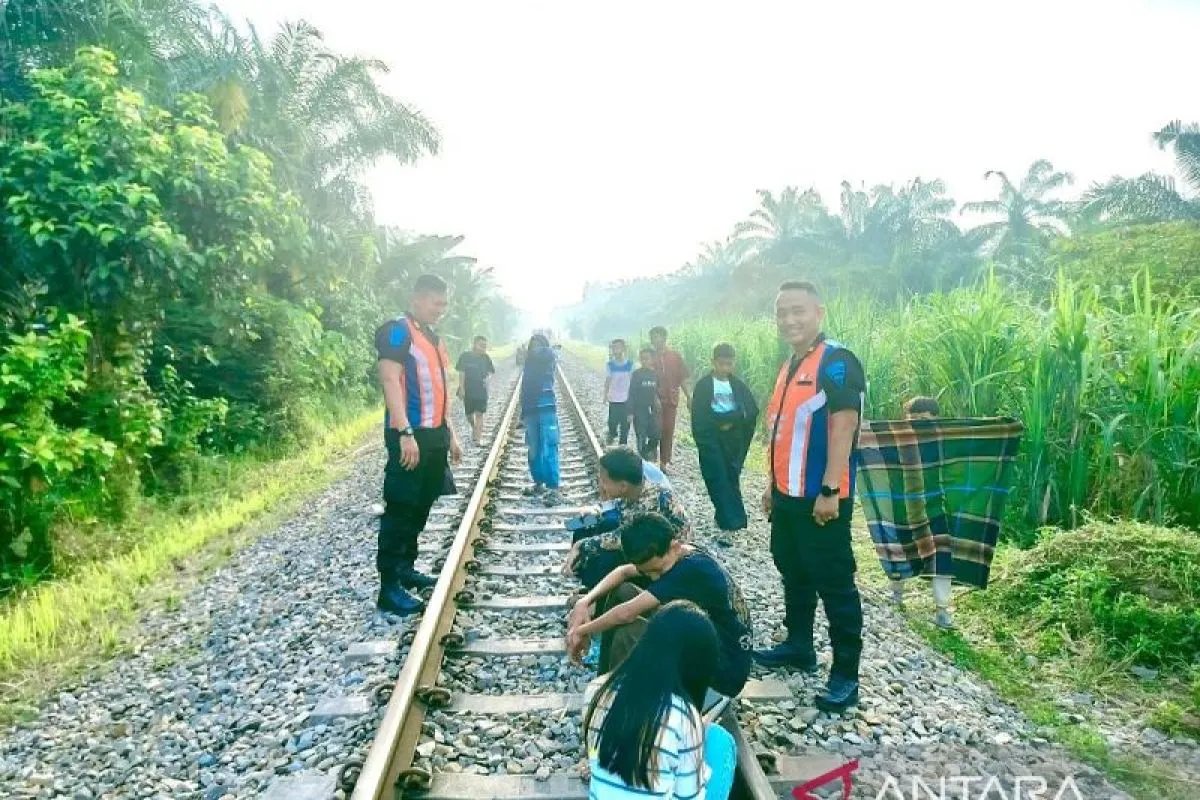 KAI Sumut imbau masyarakat tidak "ngabuburit" di jalur kereta api