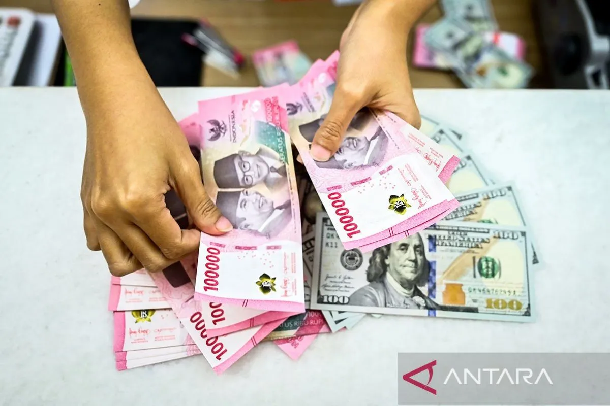Rupiah pada Jumat pagi menguat jadi Rp16.653 per dolar AS