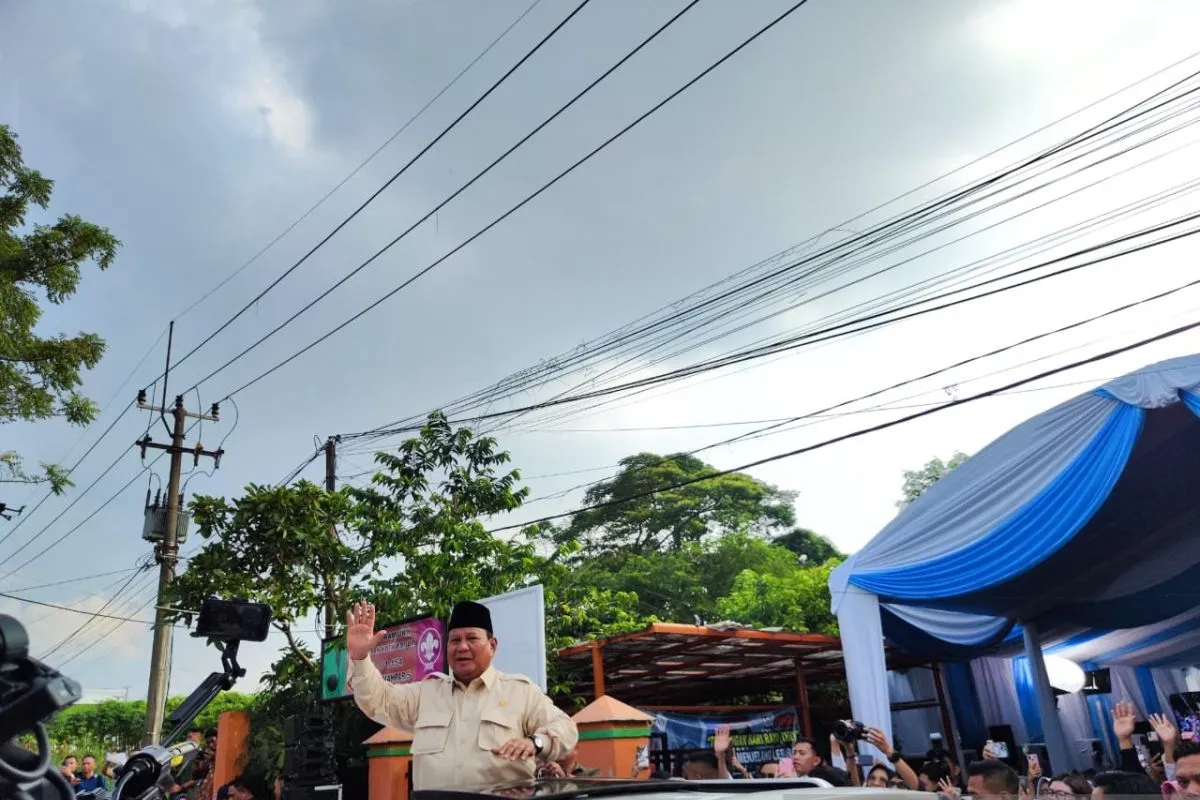 Presiden janjikan semua sekolah Indonesia dapat bantuan tv tahun depan