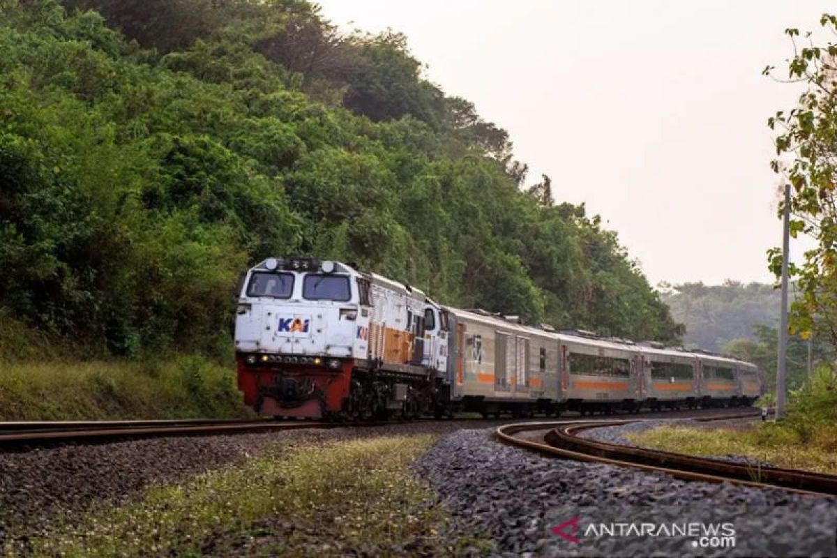 kai-daop-6-yogyakarta-akan-proses-hukum-pelaku-pelempar-batu-ke-ka-sancaka