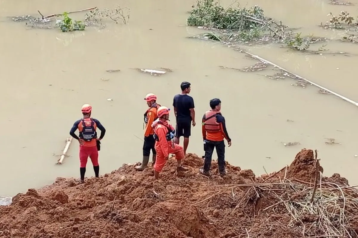 Usus manusia ditemukan di tumpukan longsor Tinggam Talamau Sumbar