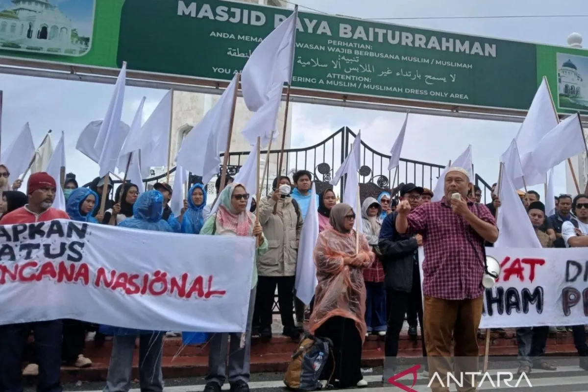 aksi-bendera-putih-masyarakat-sipil-minta-presiden-buka-akses-bantuan-internasional
