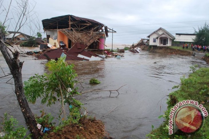 ratusan-rumah-di-kabupaten-pesisir-selatan-terendam-banjir