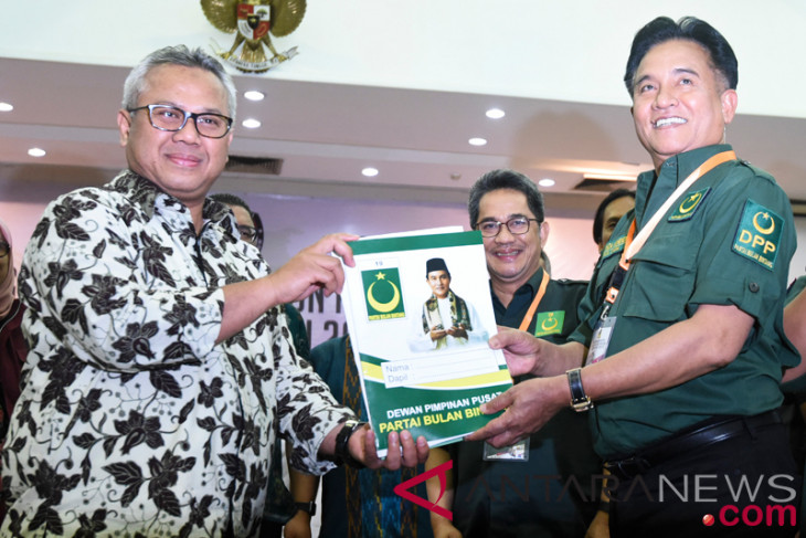 Pernah Bela HTI, Yusril Kini Jadi Pengacara Jokowi ... Gratis pulak!