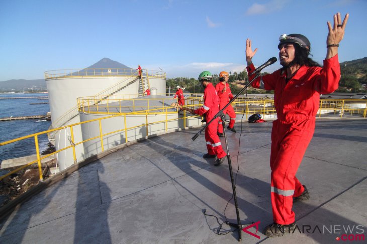 Disesalkan, aksi Greenpeace duduki tangki sawit