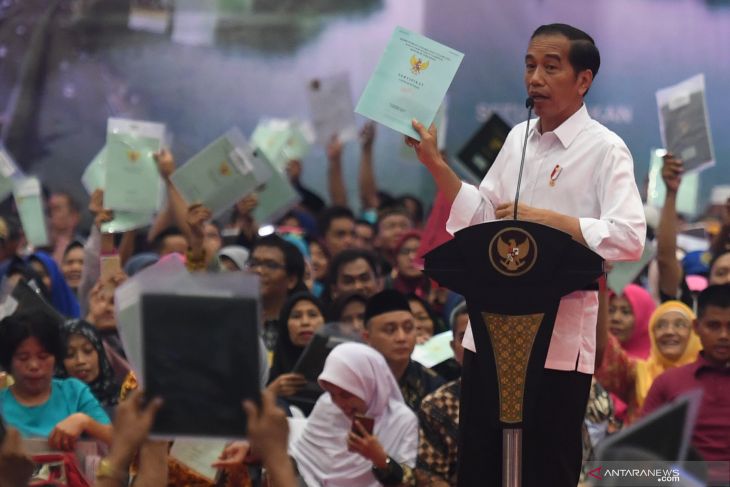  Jokowi dapat Youtube Silver Play Button terkait COVID-19? Cek faktanya