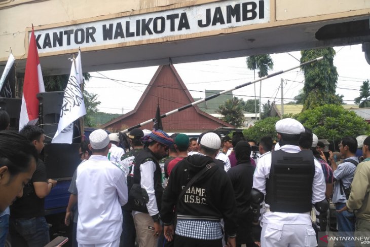 FPI Kota Jambi Tuntut Pemkot Tutup