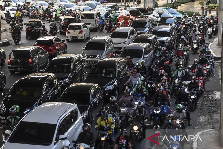 Kembali WFO, Jakarta macet lagi